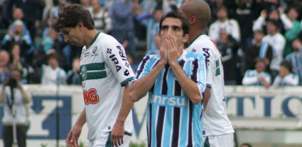 Escudero fez, contra o Coritiba, o melhor jogo pelo Grêmio desde sua chegada - Wesley Santos/Pressdigital