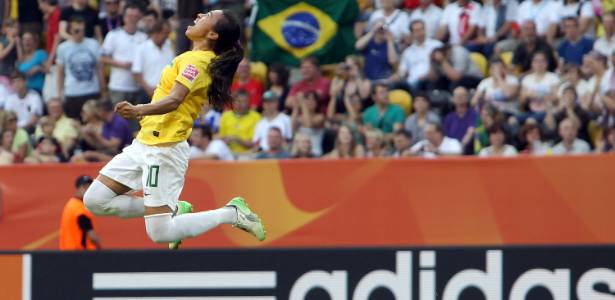 Marta se tornou a maior goleadora da história da Copa, com 14 gols