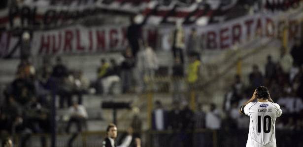 Último gol do Corinthians fora em mata-mata ocorreu em 2006, com Tevez no time - AFP PHOTO/Mauricio LIMA