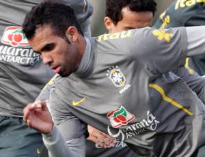 Sandro durante os treinamentos da seleção; lesão deixa Mano sem substituto para Lucas Leiva