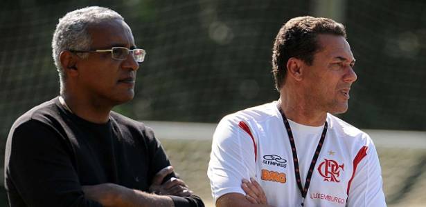 Antônio Mello (à direita) se mostrou satisfeito com trabalho físico dos jogadores  - Alexandre Vidal/ Fla Imagem
