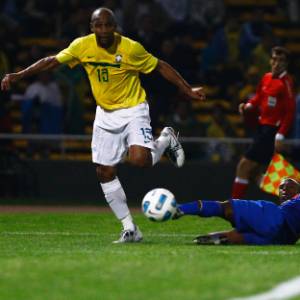 Maicon foi um dos destaques na vitória sobre o Equador e ganhou a vaga de Daniel Alves