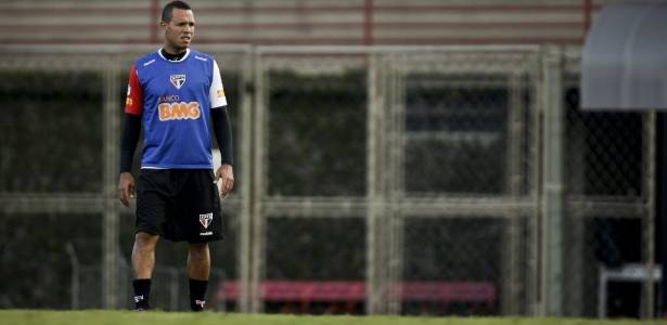 Luis Fabiano está ansioso para voltar a defender o São Paulo, mas não estipula data - Adriano Vizoni/Folhapress