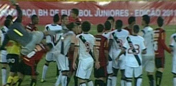 O goleiro Gustavo ficou conhecido após agredir um atleta do Vasco durante a Taça BH  - Reprodução