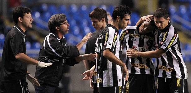 A vitória sobre o Avaí trouxe um sentimento de alívio para os jogadores do Botafogo - Fernando Soutello/Agif/Divulgação