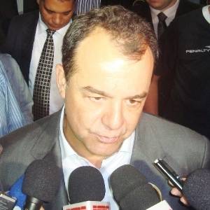 Governador do Rio de Janeiro, Sergio Cabral Filho (PMDB), diz que polícia não para no Rio - Pedro Ivo Almeida/UOL Esporte