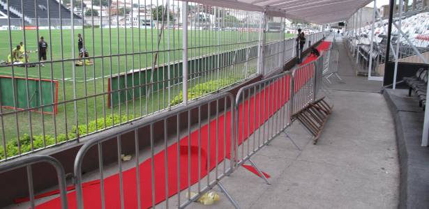Diretoria fez questão de "estender" o tapete vermelho para receber os sócios na eleição - Pedro Ivo Almeida/ UOL Esporte