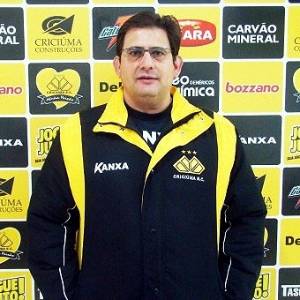 Guto Ferreira pegou o Criciúma na 14ª colocação da Série B e foi demitido com a equipe no 5º lugar - Divulgação/Criciúma