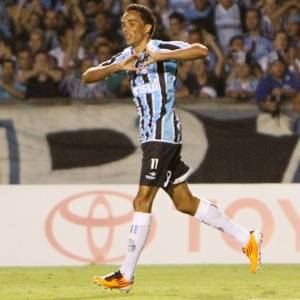 Lúcio comemora gol pelo Grêmio; jogador completa 100 jogos nesta quarta-feira, contra o Atlético-MG - Lucas Uebel/Trato.Txt