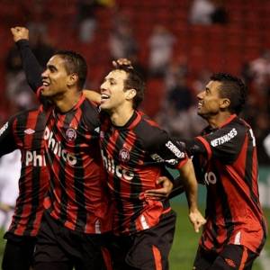 Cléber Santana (esq.) e Kléberson (dir.) ganharam espaço após a chegada de Renato Gaúcho  - Divulgação/Atlético-PR