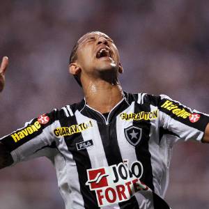 Antônio Carlos deverá estar à disposição de Flávio Tenius para a partida contra o Fluminense - Fernando Soutello/AGIF/Divulgação