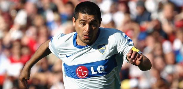 Riquelme volta à seleção após quase três anos para encarar o Brasil duas vezes