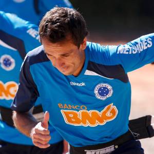 Thiago Ribeiro, que atuou pelo Cruzeiro entre 2008 e 2011, depende do Cagliari para definir futuro - Washington Alves/Vipcomm