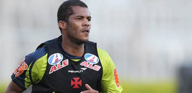 Renato Silva já está recuperado e volta ao treinamento do Vasco nesta terça-feira