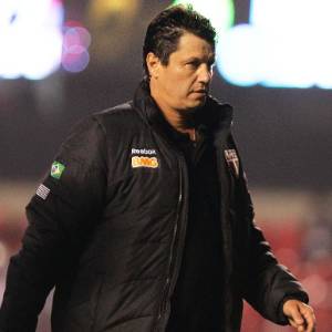 O técnico Adilson Batista optou por se apegar <br>ao convívio com os seus familiares em Curitiba - Wagner Carmo/VIPCOMM