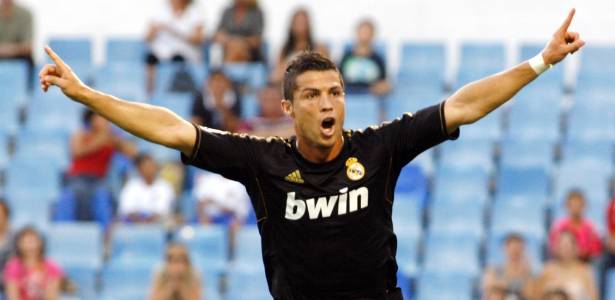 Cristiano Ronaldo comemora gol marcado na partida contra o Zaragoza  - REUTERS/Luis Correas 