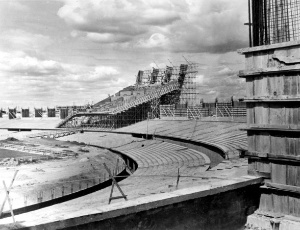 Obras de construção do estádio Magalhães Pinto, o Mineirão, há 46 anos