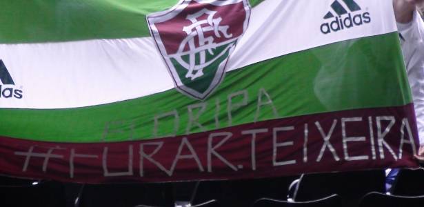 Torcedores do Fluminense estenderam bandeira em protesto ao presidente da CBF - Bruno Freitas/UOL