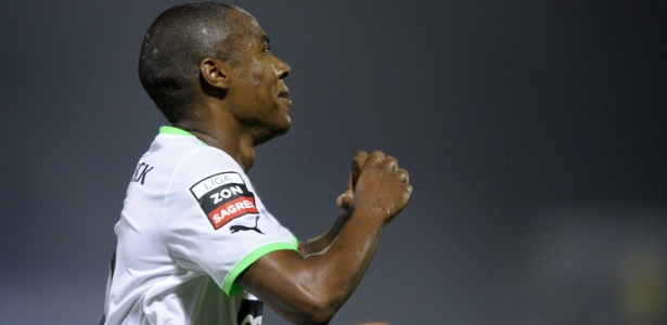 Flamengo costura acordo e espera acerto sobre forma de pagamento para anunciar Elias