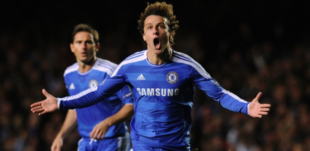 O futebol de David Luiz no meio agradou ao capitão do Chelsea, Frank Lampard - Tom Hevezi/AP