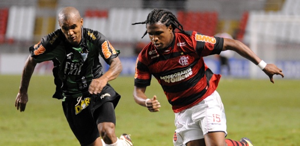 Diego Maurício em ação durante o Campeonato Brasileiro: atacante está nos planos - Alexandre Vidal/ Fla Imagem