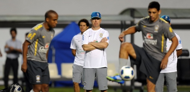 Borges (esq.) treina entre os titulares e deve ser novidade na partida contra a Argentina - AFP PHOTO/Evaristo SA