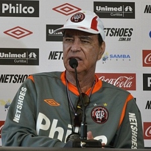 Técnico Antônio Lopes adiantou que irá modificar forma de o Atlético-PR jogar, contra Inter - Diivulgação/Atlético-PR