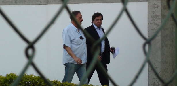Presidente Arnaldo Tirone e vice Roberto Frizzo conversam na Academia de Futebol - Luiza Oliveira/UOL