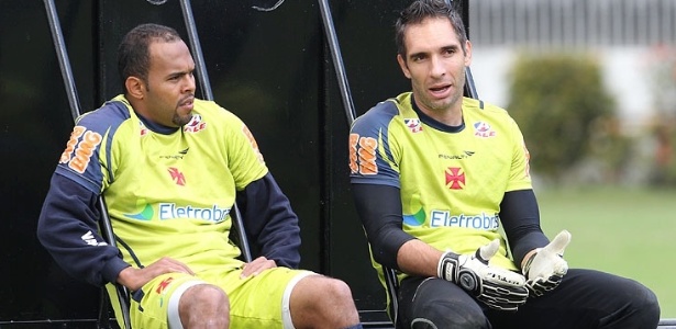 Alecsandro e Fernando Prass alertaram sobre problemas com atraso salarial no clube - Site oficial do Vasco