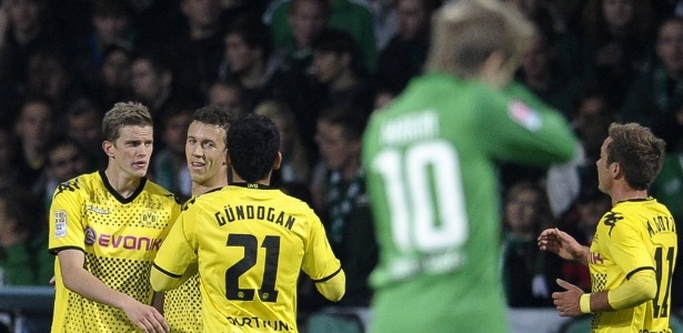 Ivan Perisic comemora seu gol na vitória do Dortmund por 2 a 0 sobre o Werder Bremen - Oliver Hardt/AFP