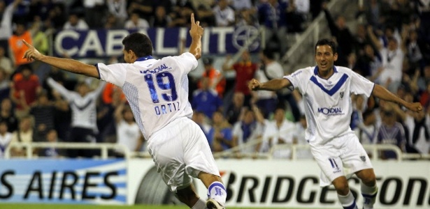 Ortiz comemora o gol de empate do Vélez Sarsfield sobre o Universidad Católica - Enrique Marcarian/Reuters