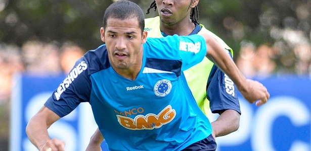 Anselmo Ramon fez três gols sob o comando de Mancini, mas todos em jogos 'em casa'