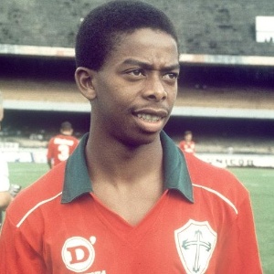 Dener fez história com as camisas de Portuguesa, Grêmio e Vasco; morreu de acidente em 1994 - Divulgação/Site oficial da Portuguesa