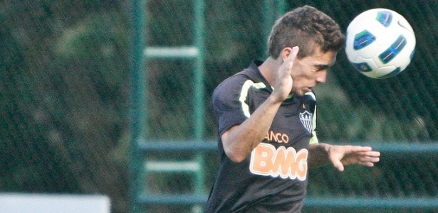 Neto Berola treina nesta quarta-feira na Cidade do Galo e poderá enfrentar o Coritiba - Bruno Cantini/Site do Atlético-MG