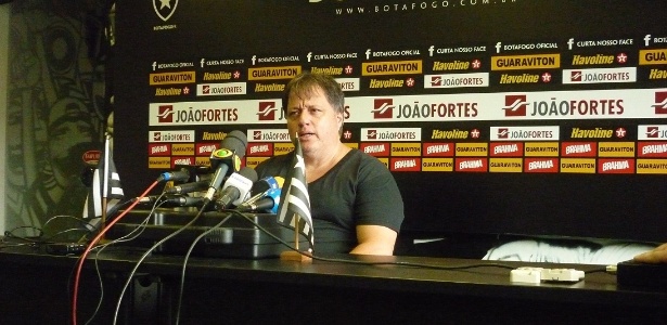 Gerente de futebol, Anderson Barros, confrmou Flavio Tenius como interino - Bernardo Gentile/UOL Esportes
