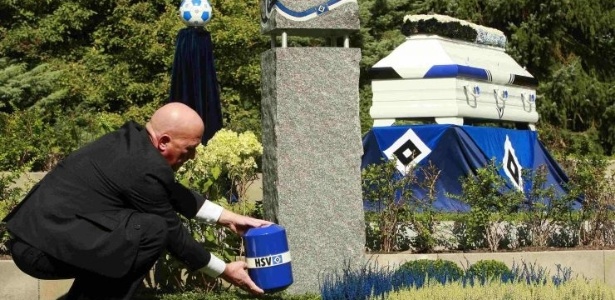 O 1º clube a lançar um cemitério na Europa foi o Hamburgo (f); no mundo, foi o Boca - Reuters/Christian Charisius