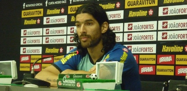 Loco Abreu não sente pressão maior por jogar com um técnico interino - Bernardo Gentile/UOL Esportes