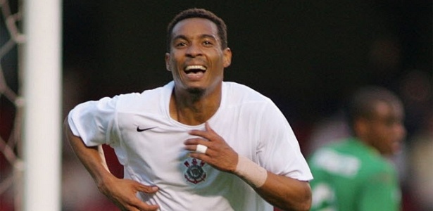 Rosinefoi campeão brasileiro pelo Corinthians no ano de 2005 - Jefferson Coppola/Folhapress