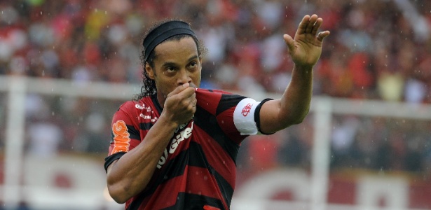 Ronaldinho comemora o gol da vitória do Flamengo sobre o Internacional, em Macaé - Alexandre Vidal/ Fla Imagem