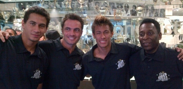 Neymar postou em sua conta no Twitter uma foto com Ganso, Falcão e Pelé - Reprodução/Twitter