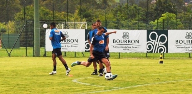 Jogadores do Cruzeiro treinam finalização em treino na cidade paulista de Atibaia - Site oficial do Cruzeiro/Divulgação