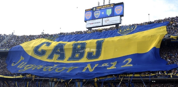 Torcida do Boca Jrs. faz a festa na partida deste domingo com o Banfield - AFP/Alejandro PAGNI