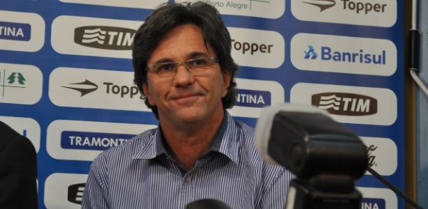 Caio Júnior concede entrevista de apresentação no Grêmio e diz realizar sonho - Marinho Saldanha/UOL Esporte