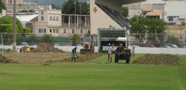 Jogadores e comissão técnica trabalharão em um gramado novo em 2012 - Divulgação/ Site Oficial do Vasco