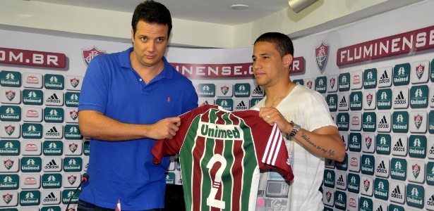 Bruno foi apresentado nesta terça-feira ao lado de Sandro Lima, vice de futebol do Flu - Dhavid Normando/Photocamera