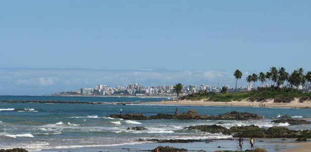 Praia de Itapuã, em Salvador, uma das que poderiam ficar sob sombra com nova lei