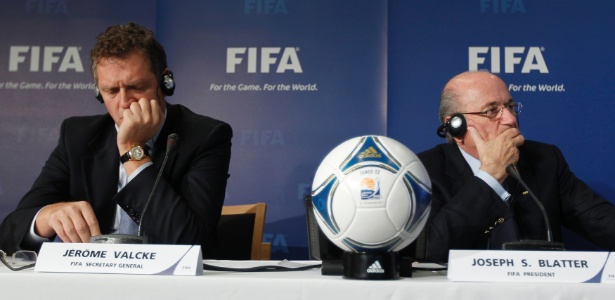 Jerome Valcke e Joseph Blatter participam de entrevista coletiva após encontro da Fifa