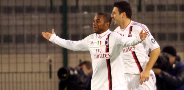 Robinho participou dos dois gols da vitória do Milan diante do Cagliari - AP Photo/Daniela Santoni