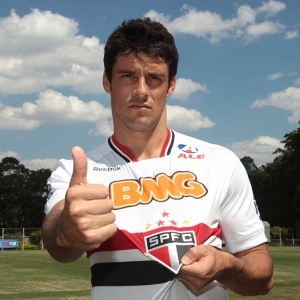 Volante Fabricio ainda não jogou uma partida completa com a camisa do São Paulo - Site oficial do São Paulo/Divulgação