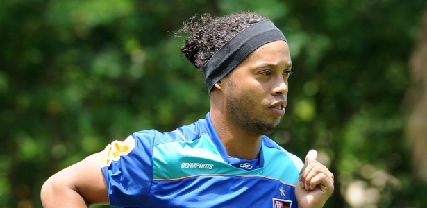 Ronaldinho vem treinando forte, mas ainda não sabe quando irá receber os salários - Alexandre Vidal/ Fla Imagem